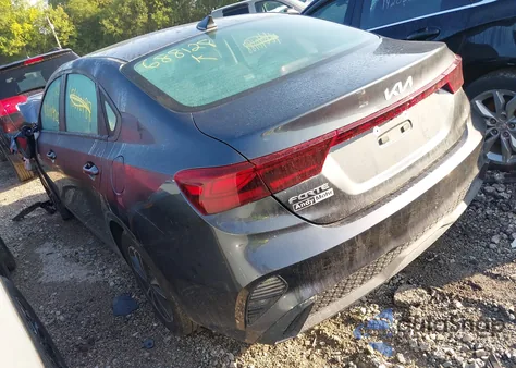 2023 Kia Forte Lxs z USA, uszkodzony, nr VIN 3KPF24AD2PE688128